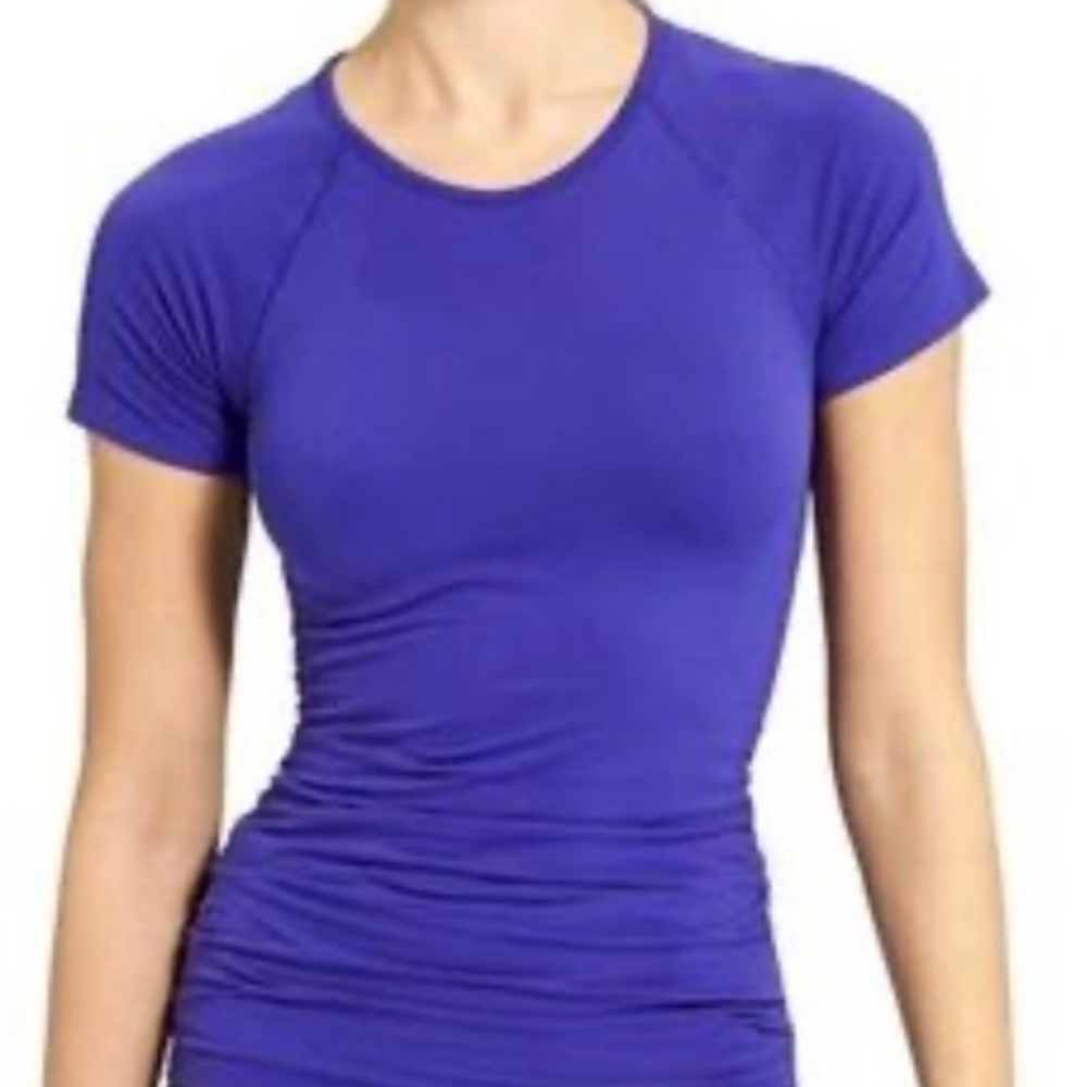 Athleta Finish fast tee. Size MEDIUM